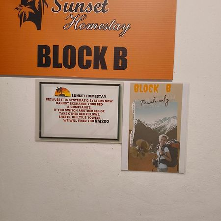 Sunset Homestay - Backpacker Hostel Self Checkin Kuching Exterior photo